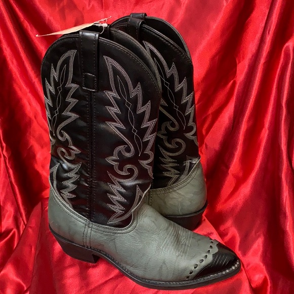 Laredo Other - Laredo men’s 10D cowboy boots NWT